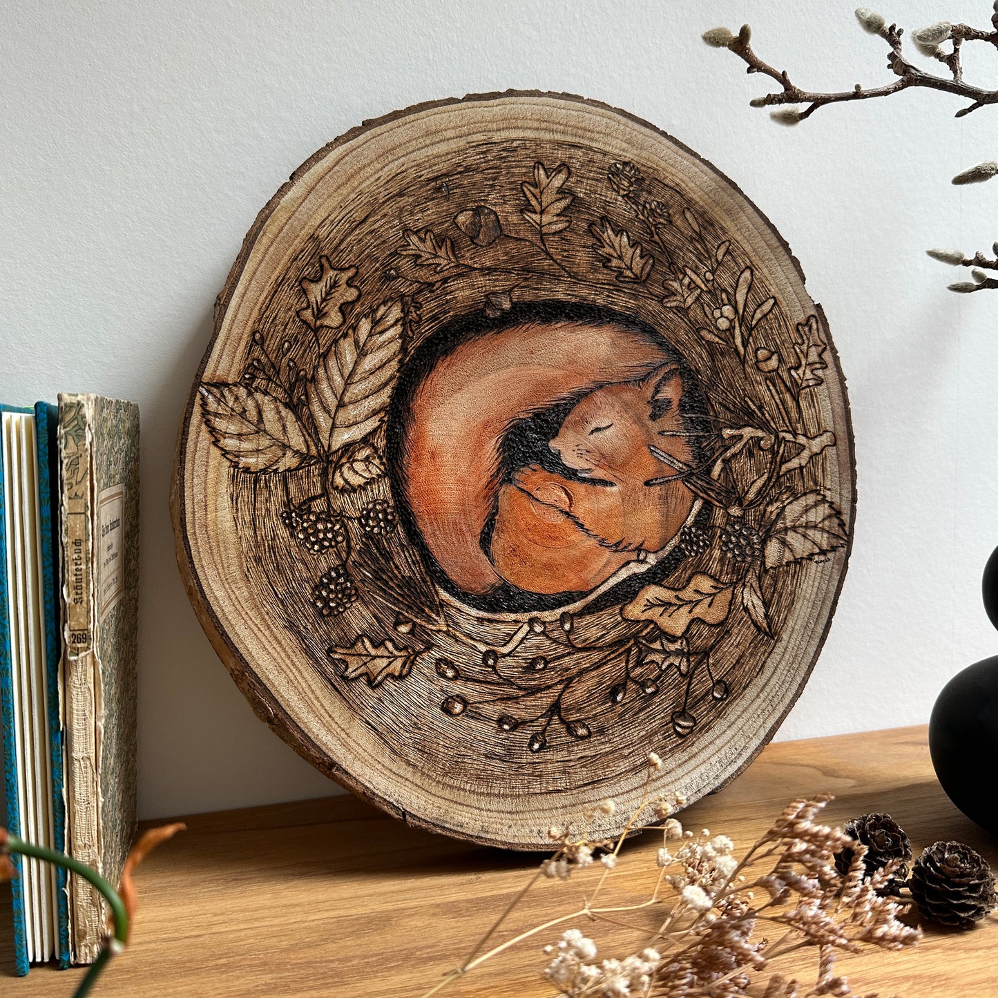 Original | Eichhörnchen im Nest - Holzkunst (ca. 33 cm Ø)