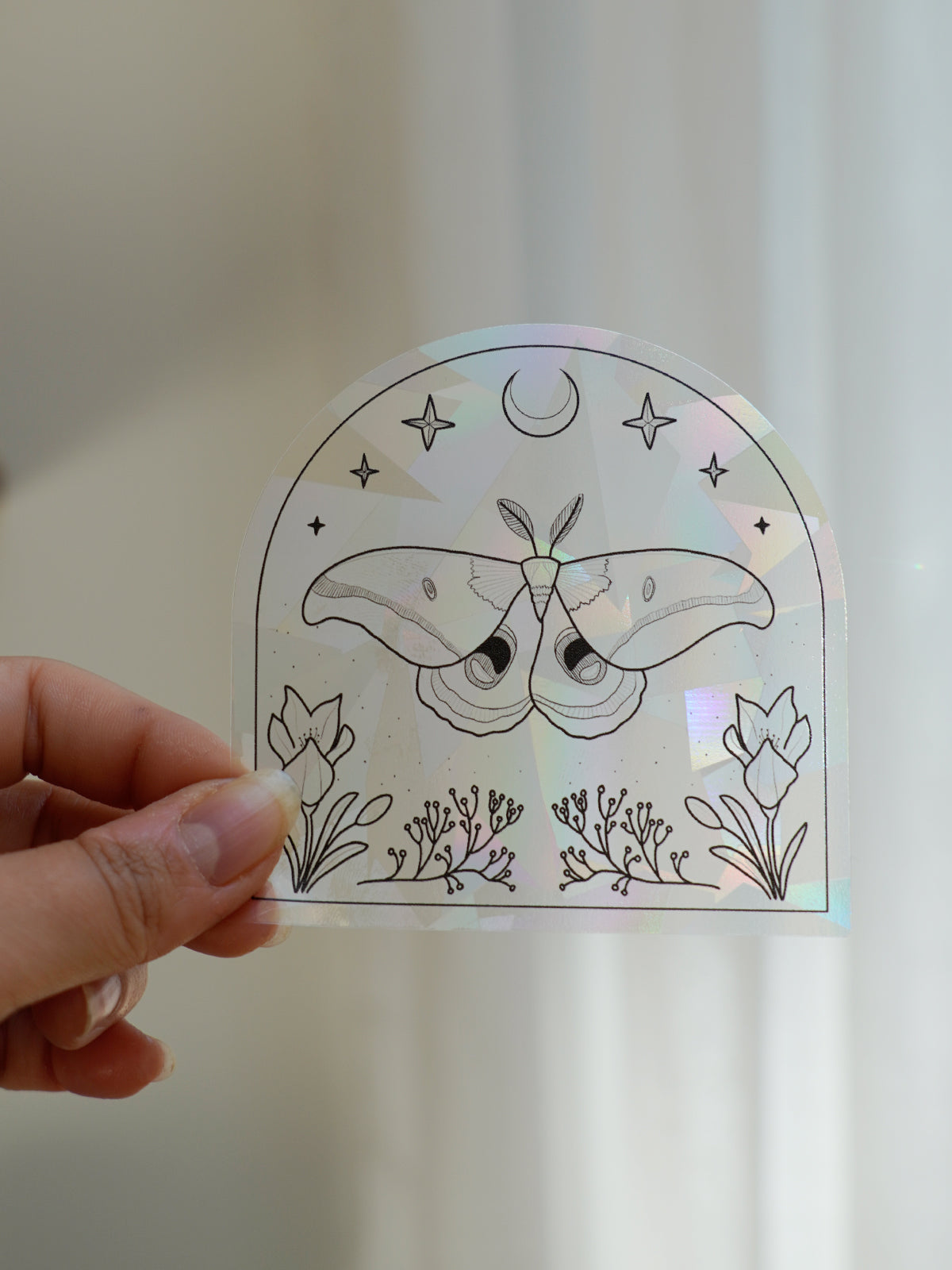 Suncatcher Fenstersticker „Motte“ – Regenbogen Fenstersticker Naturmotiv